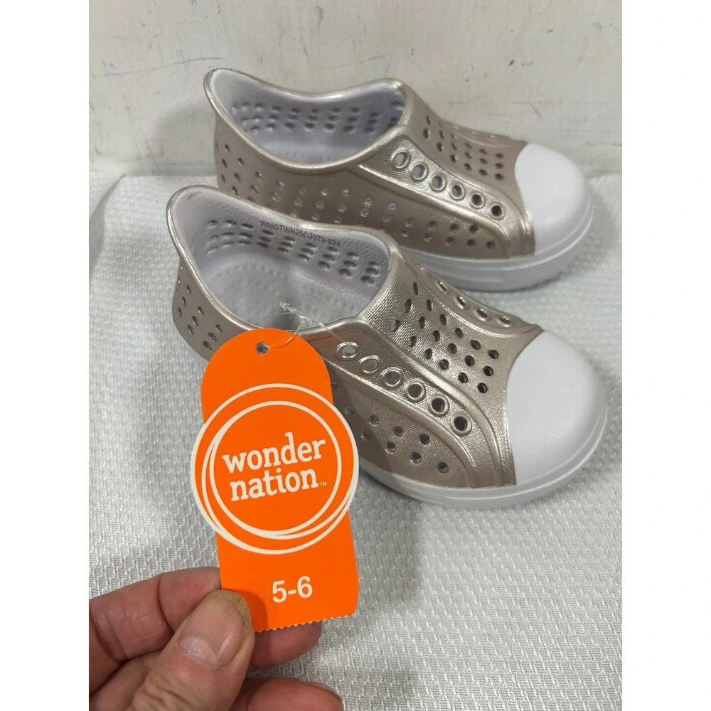 Wonder Nation Hole Sneaker 5-6 Gold Water Friendly Slip On Kids‎